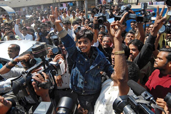 On their return to India, the child stars were mobbed by media, relatives and supporters at the airport. That's not all, the people in their slums danced to <i>Jai Ho</i> to welcome Rubina and Azhar.