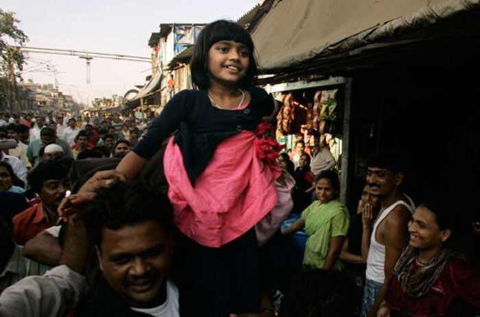 The little kids had to deal with one controversy after the other after their return from the Oscars. Rubina's mother Khursheed had lodged a police complaint against her ex-husband Rafiq Qureshi for allegedly trying to sell Rubina for Rs 1.47 crore. Despite the controversy, Rubina told the police that she wanted to stay with her father.