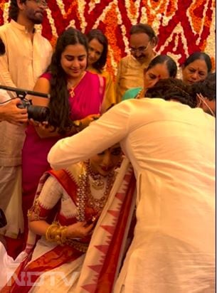 The moment when Naga Chaitanya tied a mangal sutra around the bride's neck. (Image Courtesy: Instagram)