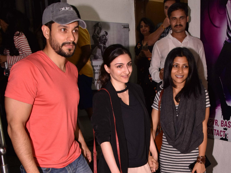 मूवी डेट पर निकले कुणाल कपूर और सोहा अली खान मूवी डेट पर निकले कुणाल कपूर और सोहा अली खान