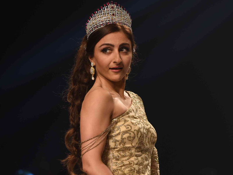 Soha Ali Khan's Crowning Glory on the Ramp