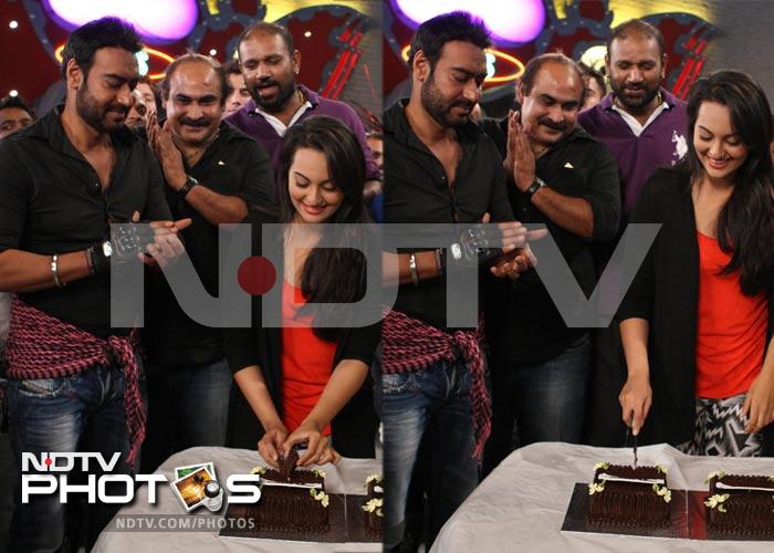 Ajay surprises Sonakshi with birthday cake