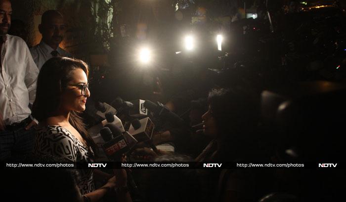 Sonakshi addresses the media.