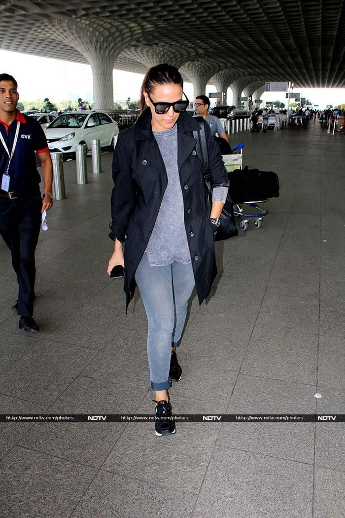 Sonakshi Sinha\'s Sporty Saturday At The Airport