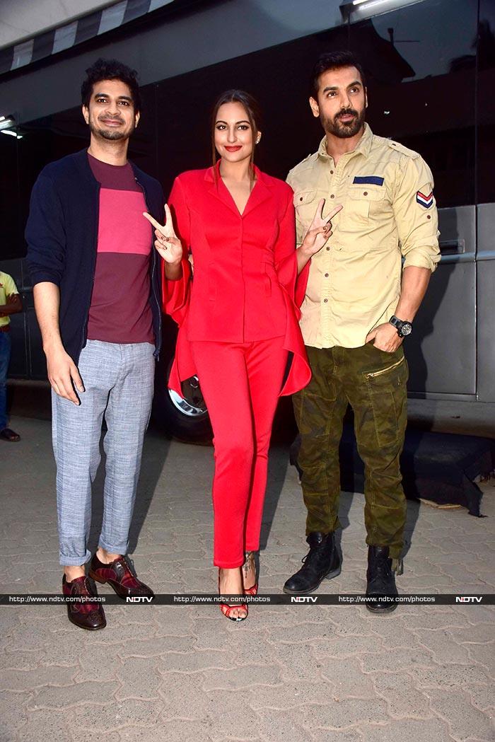 Sonakshi Sinha In Red Is A <i>Force</i> To Reckon With