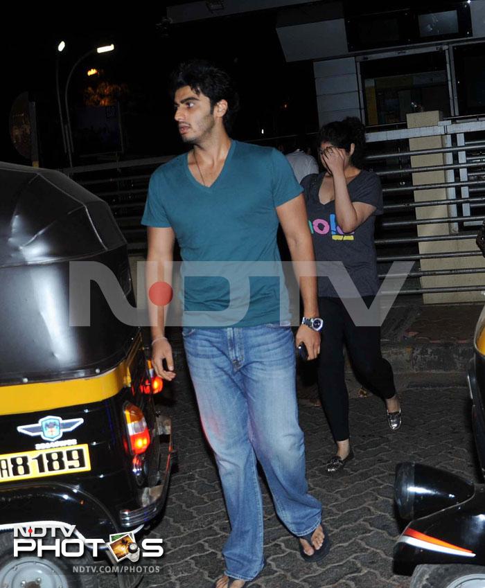 Sonam\'s night out with cousin Arjun Kapoor