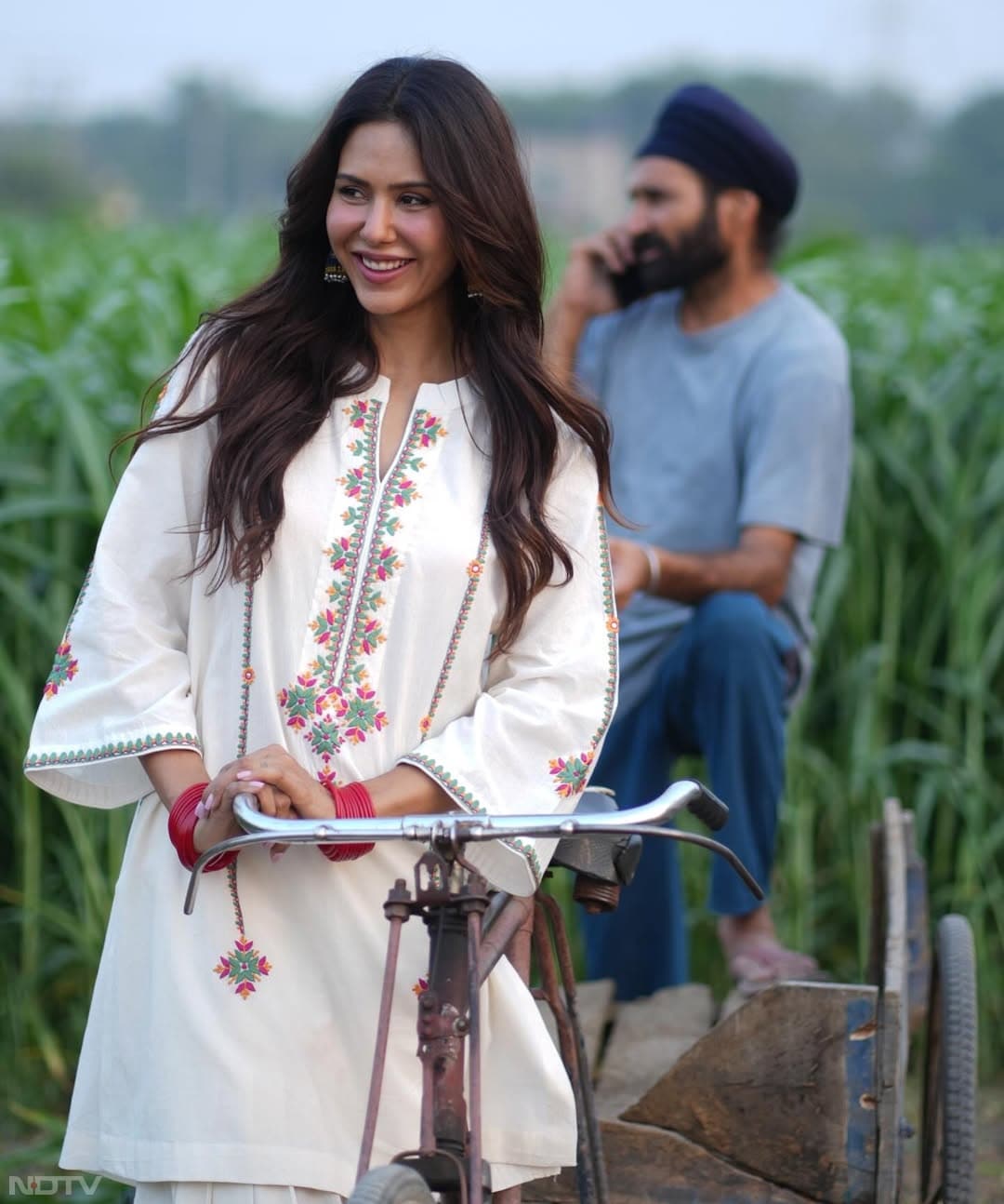 सोनम बाजवा का जन्म 16 अगस्त 1989 को उत्तराखंड में हुआ था.