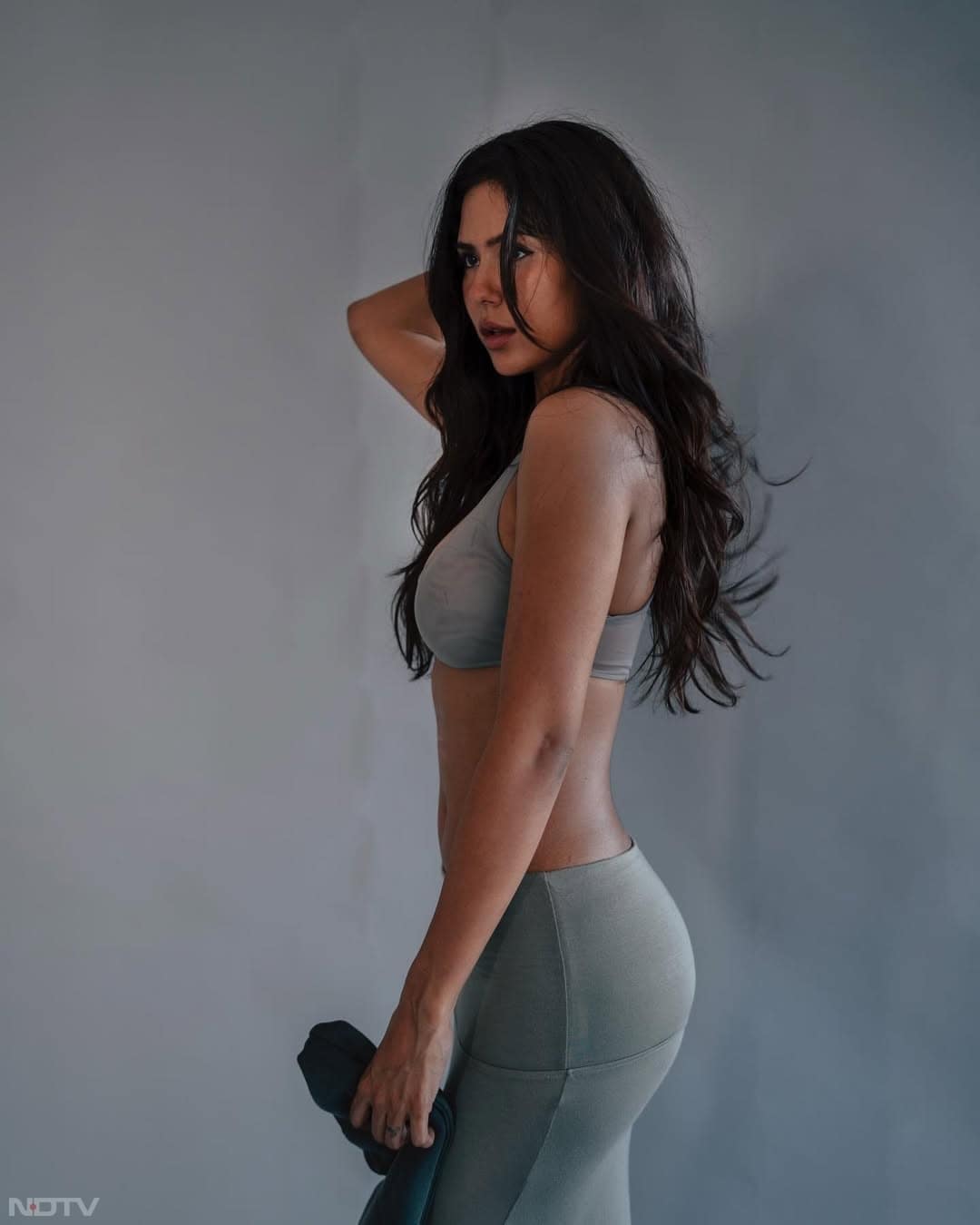 इंडियन हो या वेस्टर्न सोनम हर आउटफिट में कमाल लगती हैं.