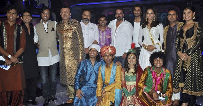 Sonam and Bipasha grace Indian Idol