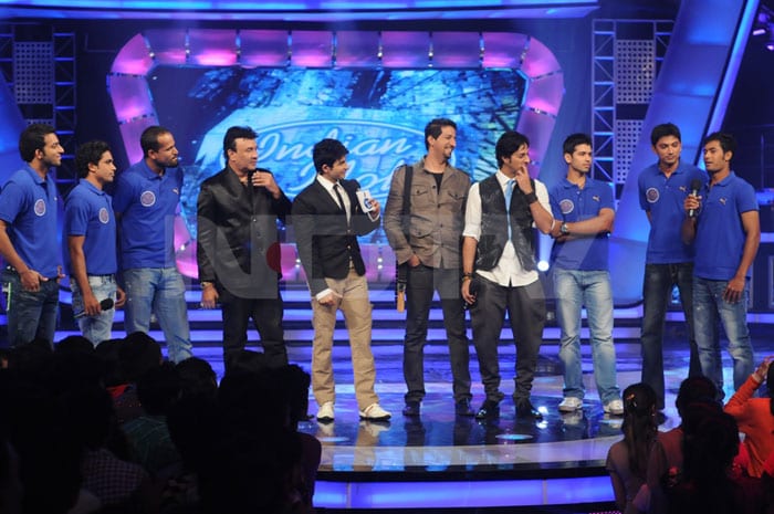 Rajasthan Royals perform with Indian Idol contestants