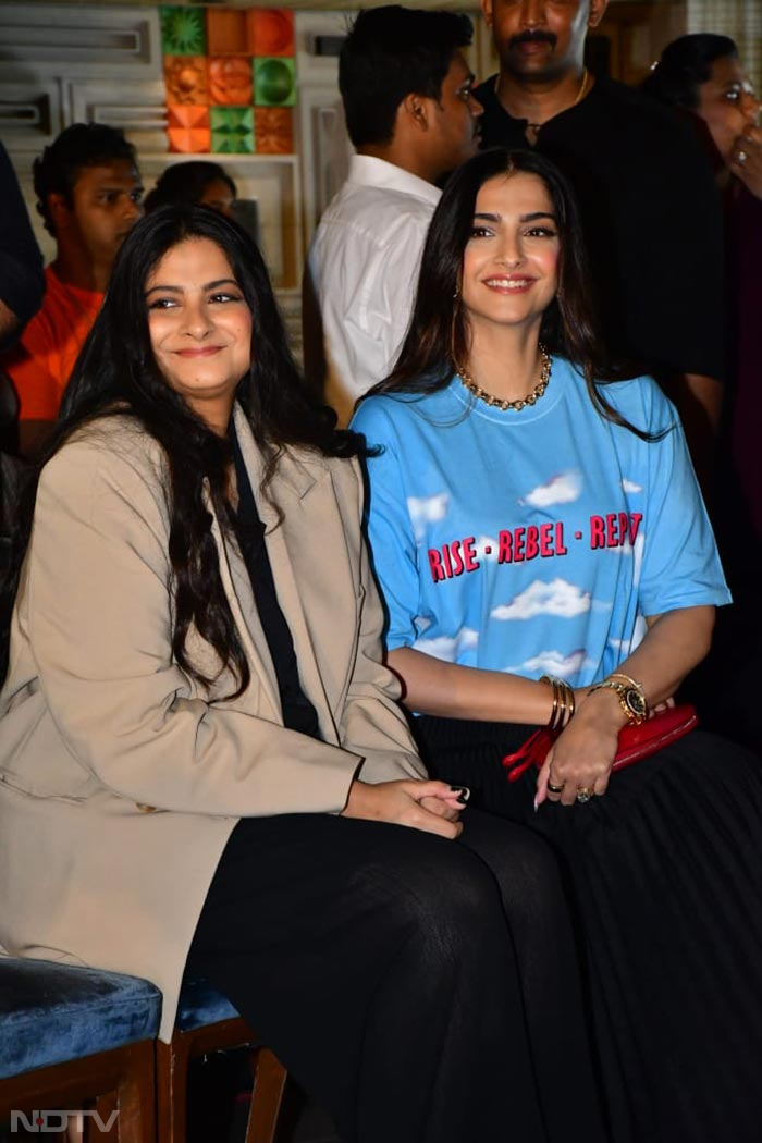 Sonam Joins Bhumi, Shehnaaz, Kusha And Others For Thank You For Coming Promotions