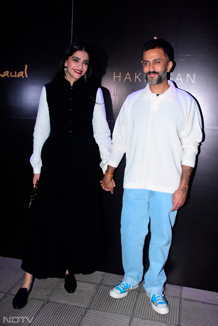 Sonam's plus one at the event was husband Anand Ahuja. (Image Courtesy: Varinder Chawla)