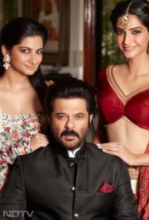 सोनम कपूर के इस पोस्ट में परिवार के साथ बिताए गए खूबसूरत पल देखने को मिल रहे हैं. sonamkapoor/instagram