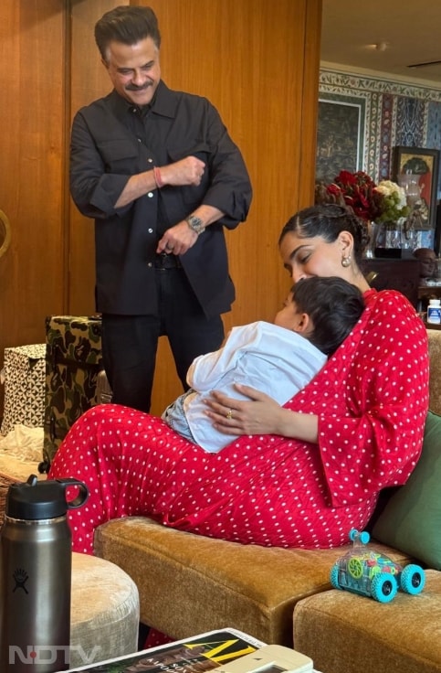 सोनम ने अपने पिता अनिल कपूर के साथ कई प्यारी तस्वीरें साझा की हैं. sonamkapoor/instagram