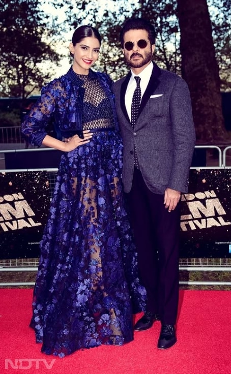 सोनम नें इस पोस्ट में लिखा है- मेरे हीरो और मेरे हमेशा के प्रेरणास्रोत को जन्मदिन की हार्दिक शुभकामनाएं 
आपकी ऊर्जा, अनुशासन, जुनून और जीवन के प्रति प्रेम मुझे हर दिन आश्चर्यचकित कर देते हैं.
आपकी बेटी होने पर मुझे गर्व है. मैं आपसे असीम प्यार करती हूं. sonamkapoor/instagram