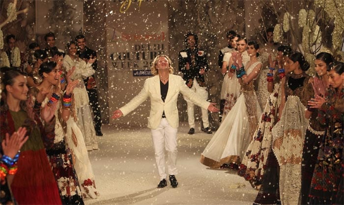 Arjun walks the ramp for Rohit Bal