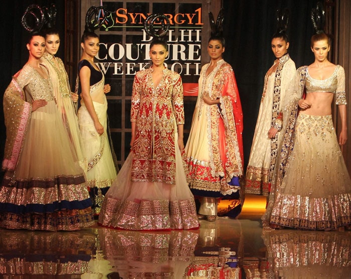 Sonam, Sonakshi dazzle on the ramp