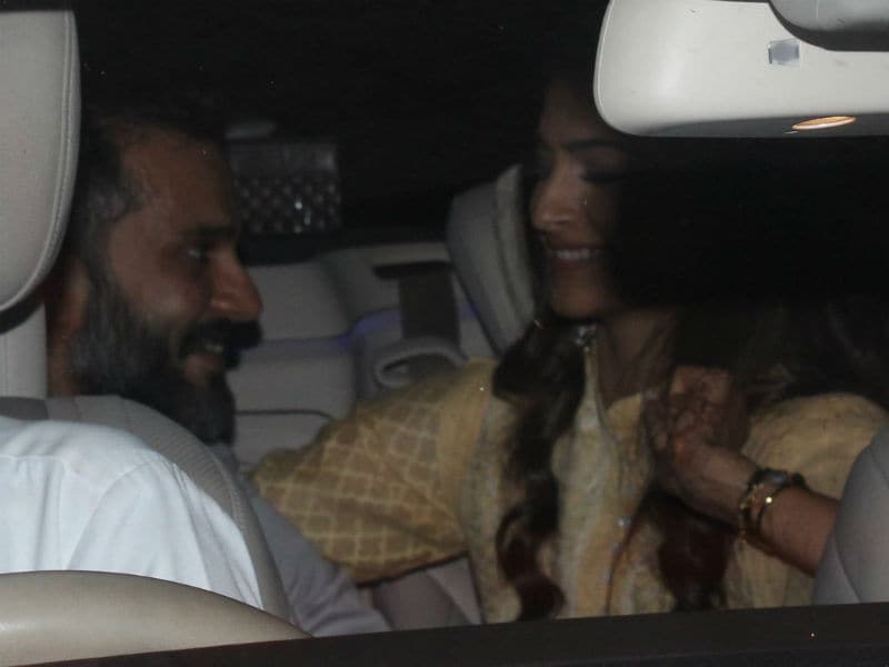 Photo : So Lovely To See Sonam Kapoor And Anand Ahuja Together