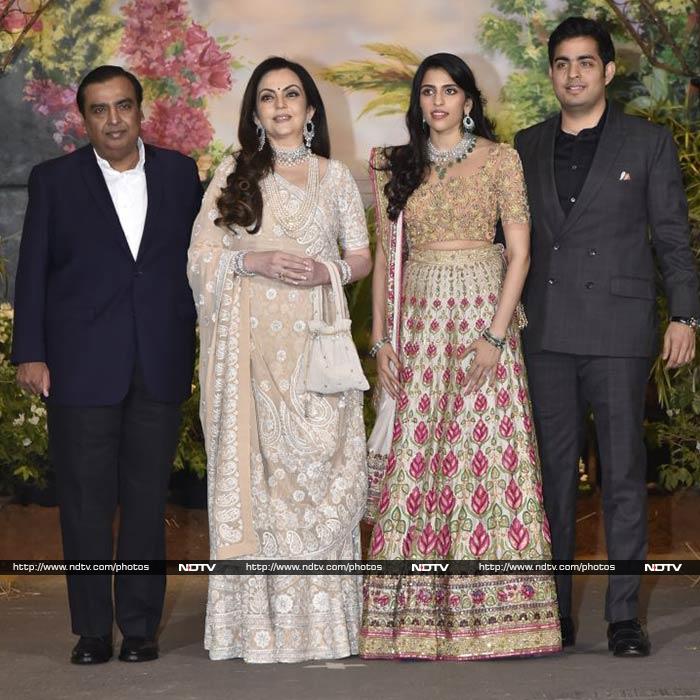 At Sonam Kapoor And Anand Ahuja\'s Reception: SRK-Gauri, Abhishek-Aishwarya And Others