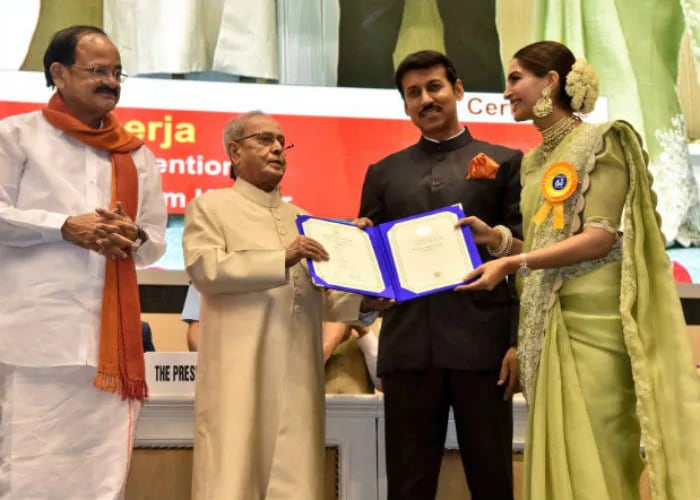 <i>Neerja</i> fetched Sonam a National Award. She received a Special Mention for the film. <br><br> This image was posted on Twitter by <a href https://twitter.com/MVenkaiahNaidu" target="_blank" rel="nofollow" >MVenkaiahNaidu </a>