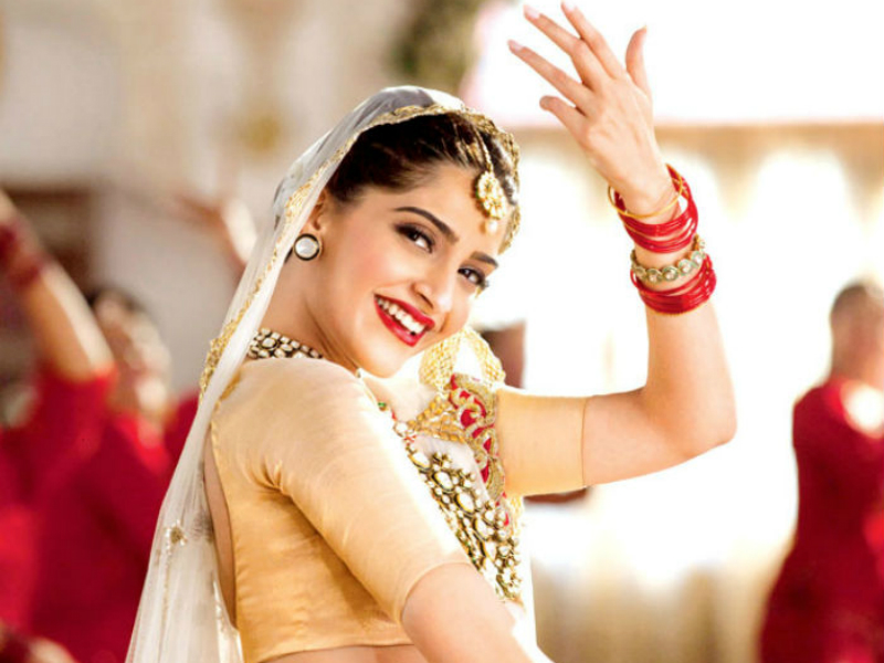 Happy Birthday Sonam Kapoor: <i>Khoobsurat</i>@31
