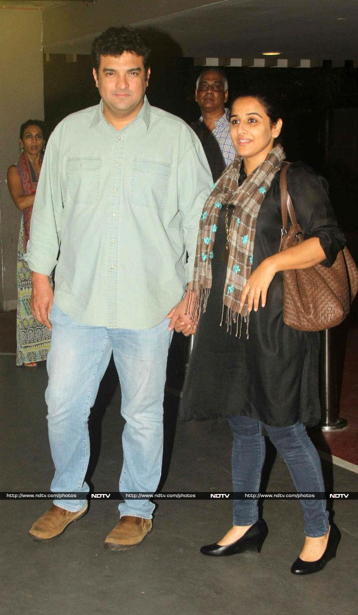 Vidya chose a casual look. She wore a black kurta with a scarf and denims. Siddharth also chose denims with faded green shirt.