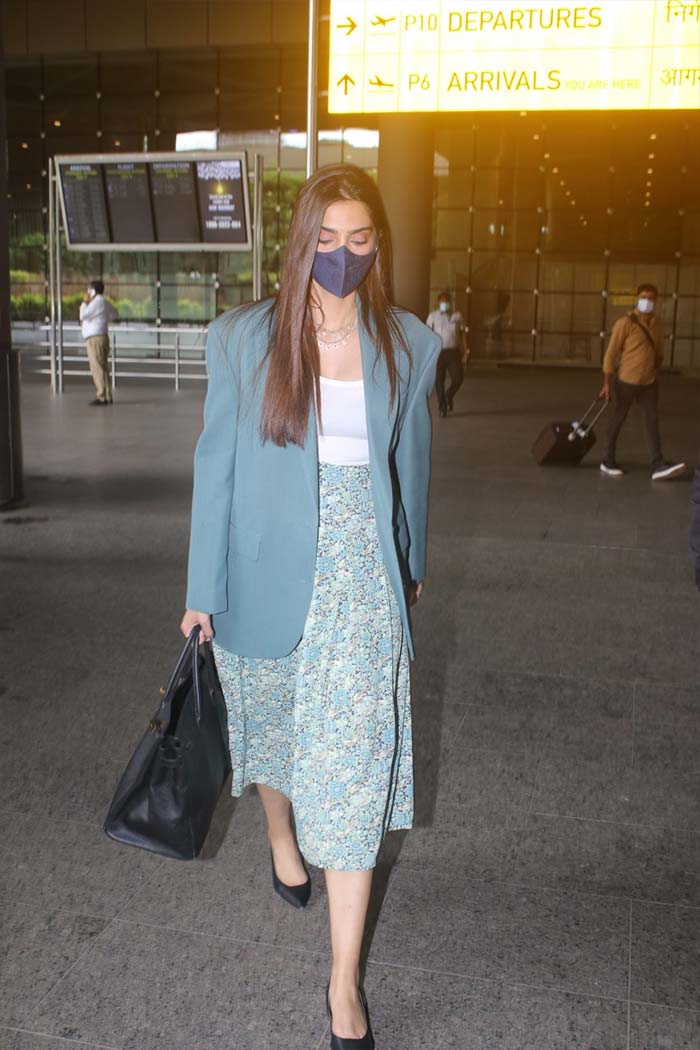 The actress was looking pretty in a white and blue ensemble.