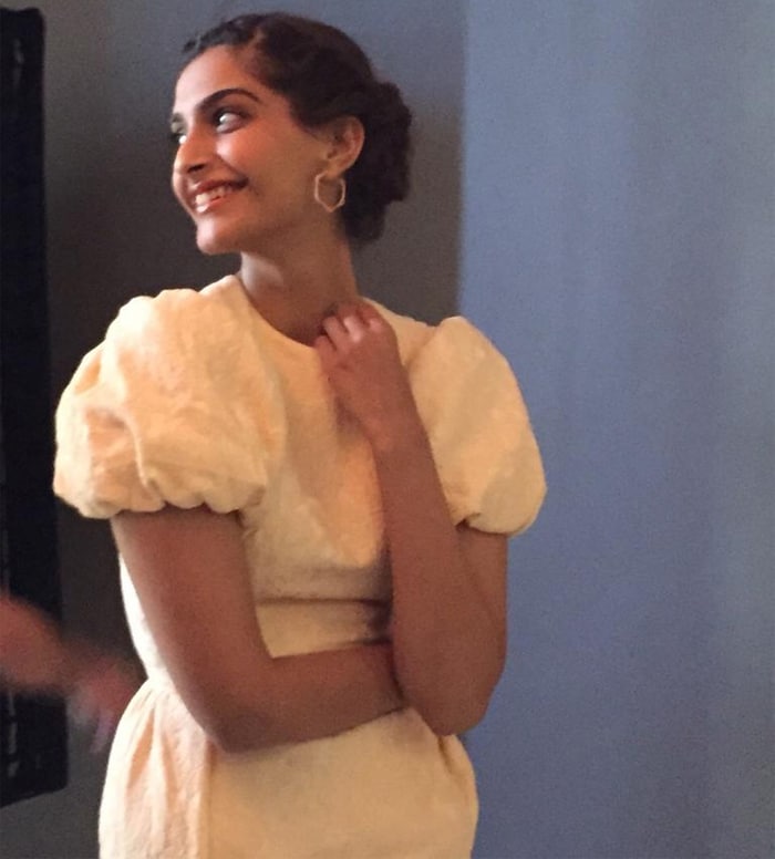 Cannes 2015: Sonam Kapoor Gets Ready for the Fashion Gala