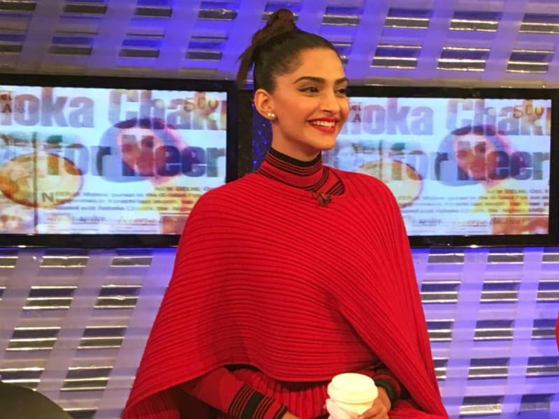 Photo : In Which Sonam Kapoor Drops by the NDTV Studio