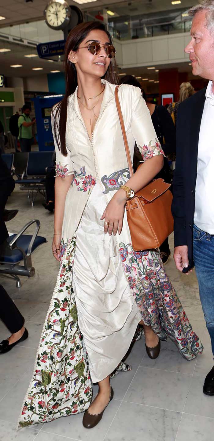 Cannes Airport Spotting: Sonam Kapoor, So Chic