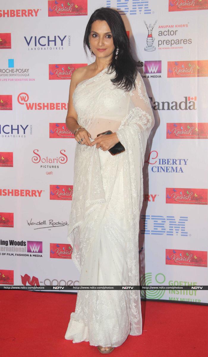 Sonam Kapoor And Her Desi Thumkas