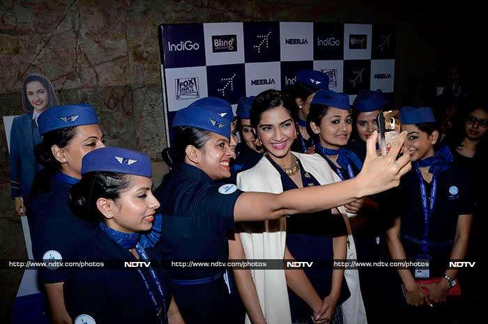 Sonam Kapoor\'s Neerja Moment With the Girls in Blue