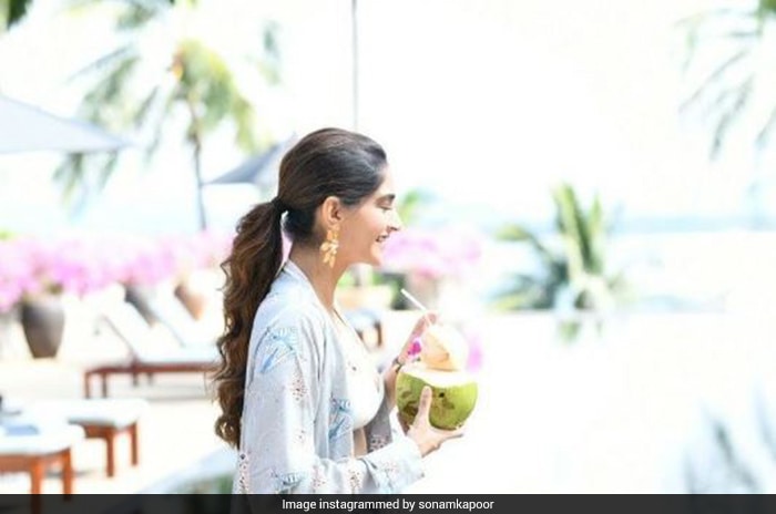 Sonam Kapoor\'s Guide To A Chic Travel Wardrobe