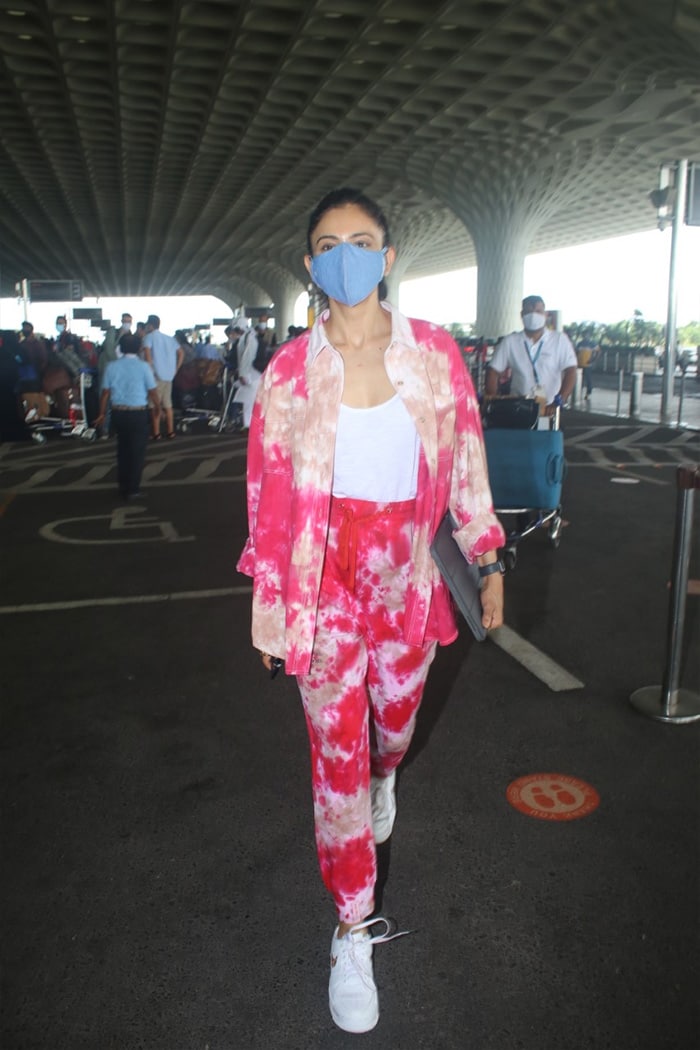 Star Studded Airport With Sonam, Rakul, Ranveer And Others