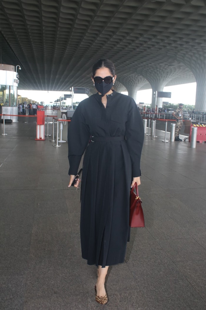 Star Studded Airport With Sonam, Rakul, Ranveer And Others