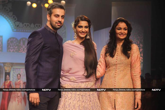 Sonam Ends Jewellery Week With a Bang