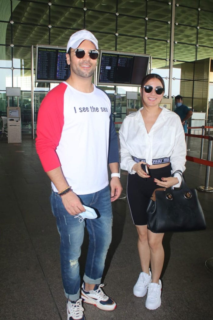 Meanwhile, TV show Kundali Bhagya stars Shraddha Arya and Sanjay Gagnani were also pictured at the airport.