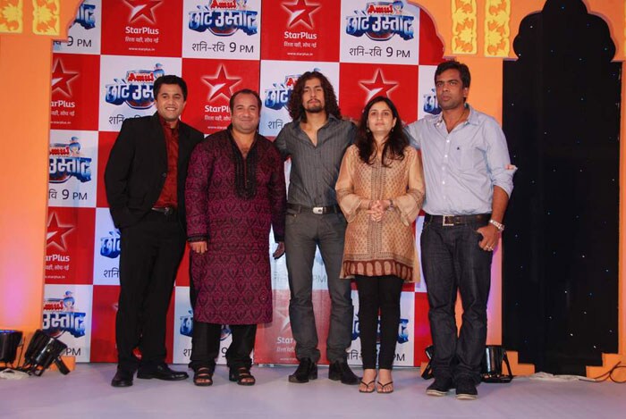 Omi Vaidya, Sonu Nigam and Rahat Fateh Ali Khan with others