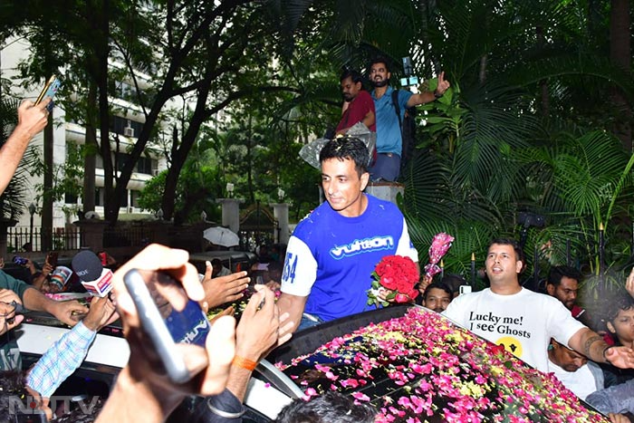 Sonu Sood\'s 50th Birthday Bash: Cake Cutting With Fans In The Day, Party With Friends At Night