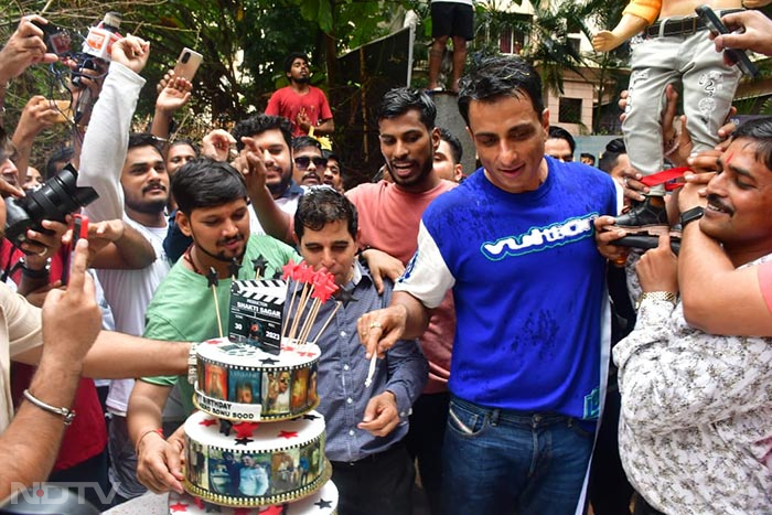 Sonu Sood\'s 50th Birthday Bash: Cake Cutting With Fans In The Day, Party With Friends At Night