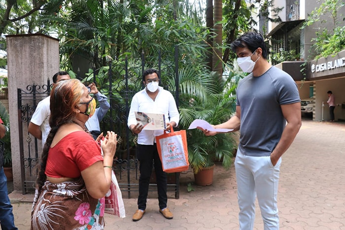 Sonu Sood Spotted Outside His Residence Consoling Visitors Who Sought Help From Him
