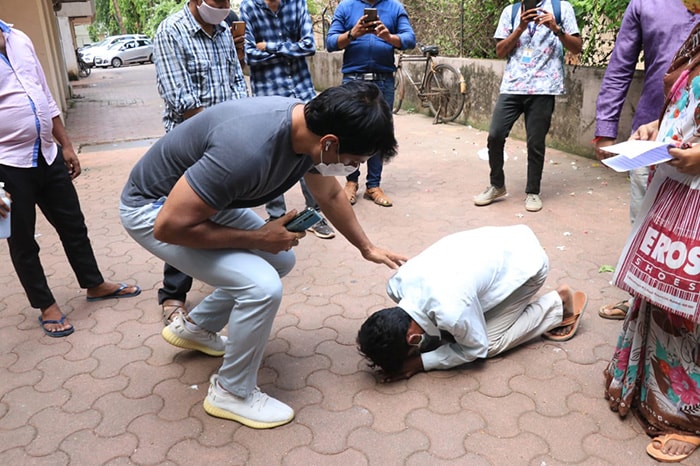 Sonu Sood Spotted Outside His Residence Consoling Visitors Who Sought Help From Him