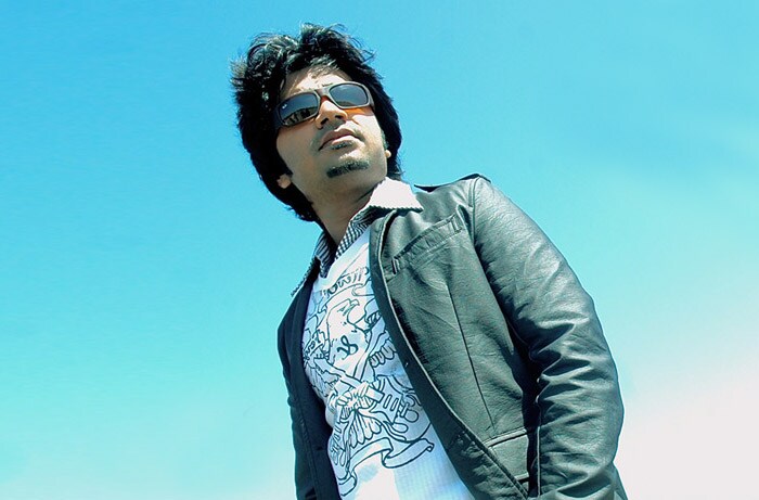 <b>Simbhu</b>: T. R. Silambarasan is also known as Young Super Star or Little Super Star among his fans. Simbhu began his acting career doing many minor uncredited roles as a child artist, produced by his father T. Rajendar. He made his debut under his father's direction in 2002 and has since acted in several films in lead roles. He has also directed one film, <i>Vallavan</i> and written two films, <i>Manmadhan</i> and <i>Vallavan</i>. Currently, he is the youngest actor in Tamil Film industry. The shoot for <i>Vinnaithaandi Varuvaaya</i> is almost completed, which will be released on 14th February 2010. In <i>Goa</i> he will play a cameo role.