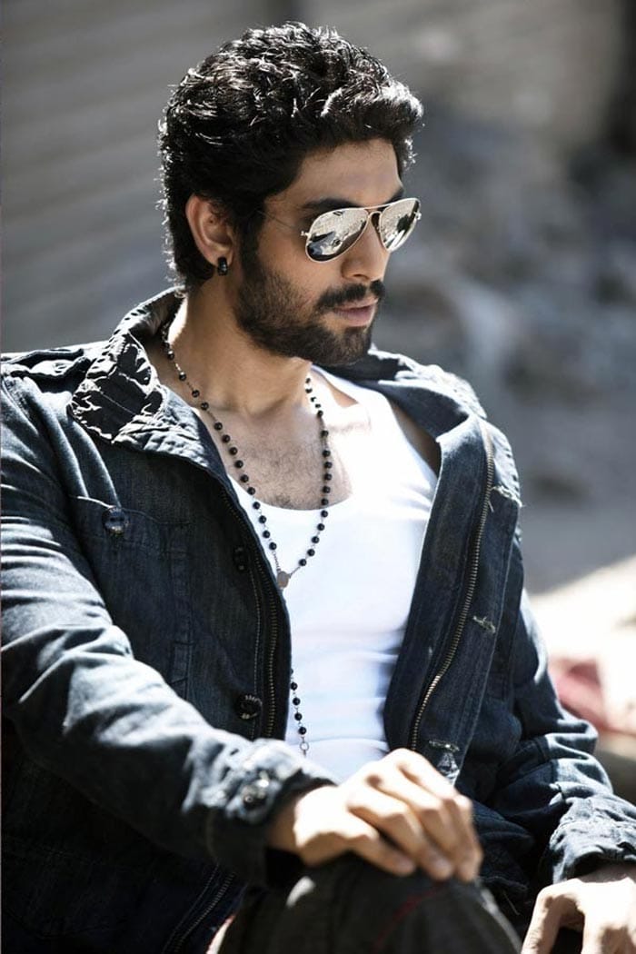 Rana Daggubati: Born to film producer D. Suresh Babu, Rana had a grandfather in D. Ramanaidu and was already looked upon as a big star. With blessings from uncles Venkatesh and Nagarjuna and some tough competition from cousin Nag Chaitanya, Rana is all set to make a mark not only down south, but in Bollywood too. His performance in Dum Maaro Dum makes good on his acting credentials- we know he's a star alright!