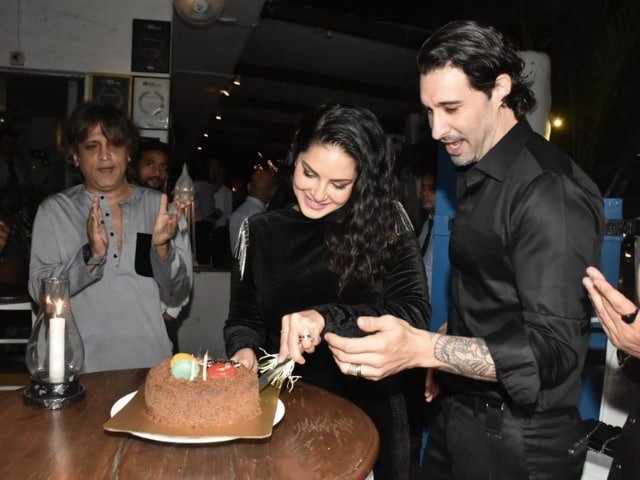 Photo : Sparkles And Smiles From Sunny Leone's Birthday Bash