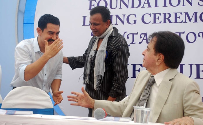 Aamir Khan greets thespian Dilip Kumar and veteran actor Mithun Chakraborty at a function to lay the foundation stone of a 16-storied building for cine and television artistes in Mumbai.  (Photo: Varinder Chawla)