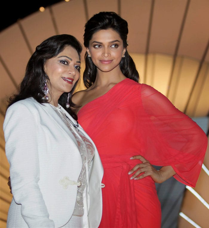 Deepika with Simi Garewal on the sets of the upcoming chat show, India's Most Desirable in Mumbai. (Photo: PTI)