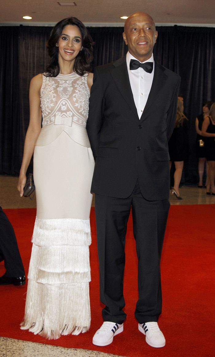 <br>Mallika meets the President again:</b>  Mallika Sherawat met Barack Obama once again on Saturday (April 30) at the White House Correspondents' Dinner.  The actress is seen in this pic, posing with Russell Simmons.