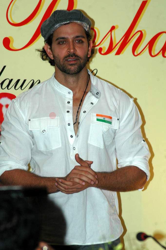 Hrithik pins a small flag of his own at the launch of Save A Heart campaign with Seven Hills foundation