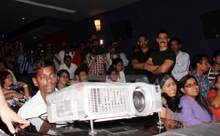 Aamir and Abhinay watch the first look with the audience.